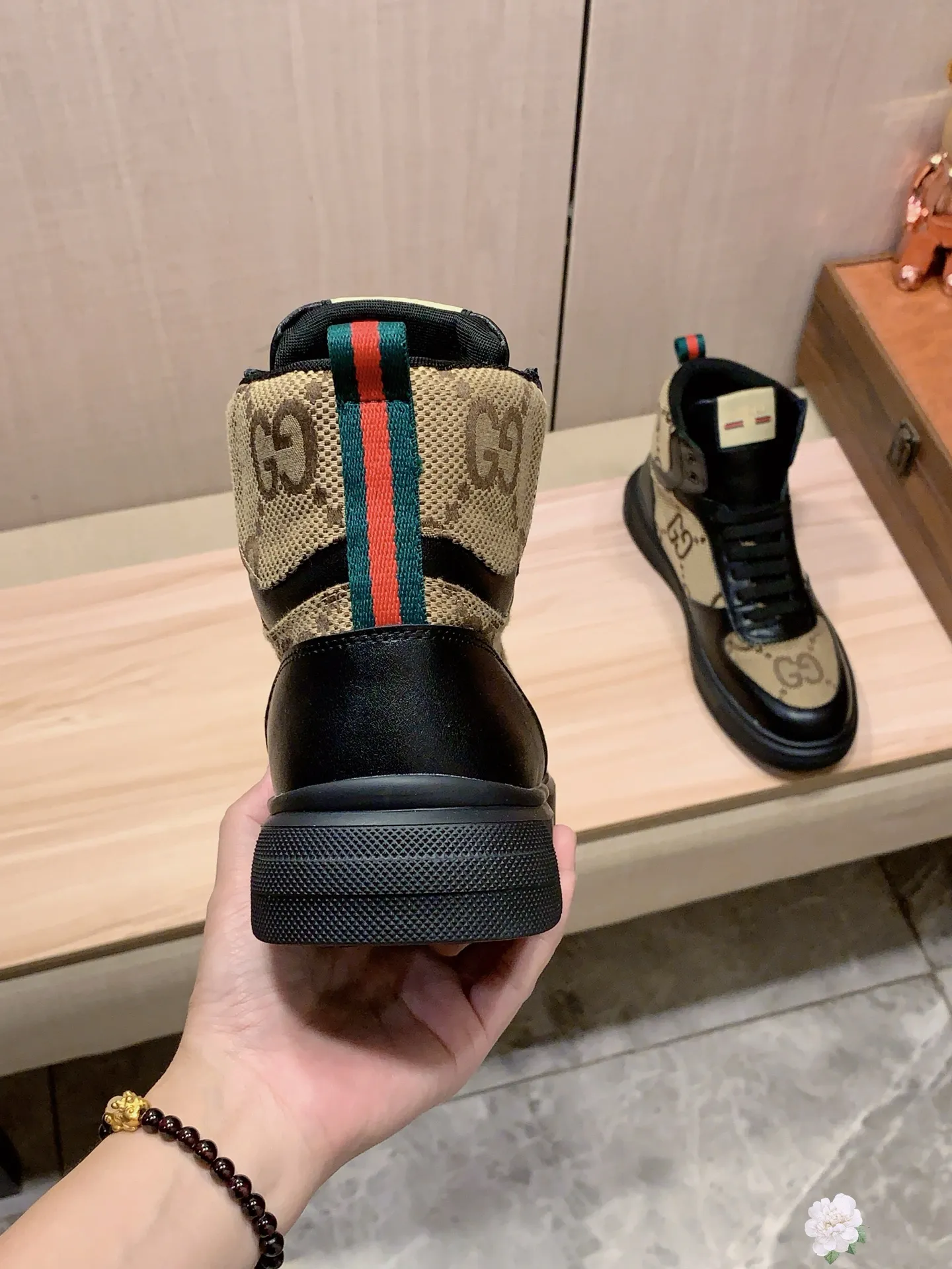 Men's men's shoes💰442💰💰🎩🎩[Lightning][Lightning] "Gucci*" latest • popular casual shoes, top brand [seduce] luxury ~ purchasing agency, top ~ quality. [Strong] The upper is made of imported breathable cowhide with fabric material ➕ Breathable sheepskin feet (•) and fine workmanship. The original stylish and stylish soft rubber wear-resistant and non-slip outsole is light and comfortable on the feet. The real thing looks better when photographed in person. 111: code: 38-44, 3️⃣ colors selected